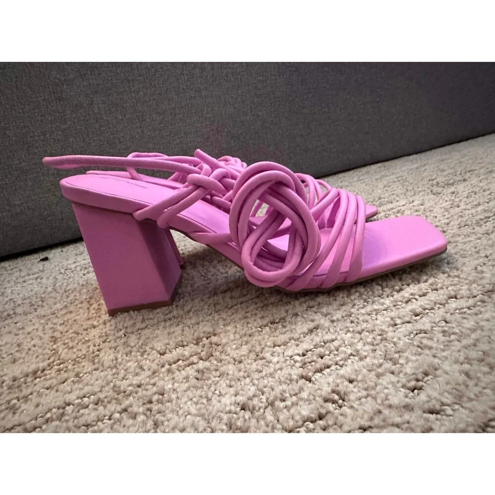 NWT PrettyLittleThing Pink Square Toe Strappy Block Heels Size 6 Barbie Pink - Picture 3 of 5
